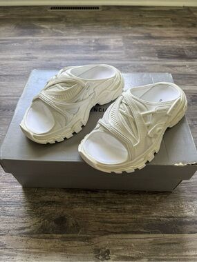 NWB - Balenciaga Track Slides